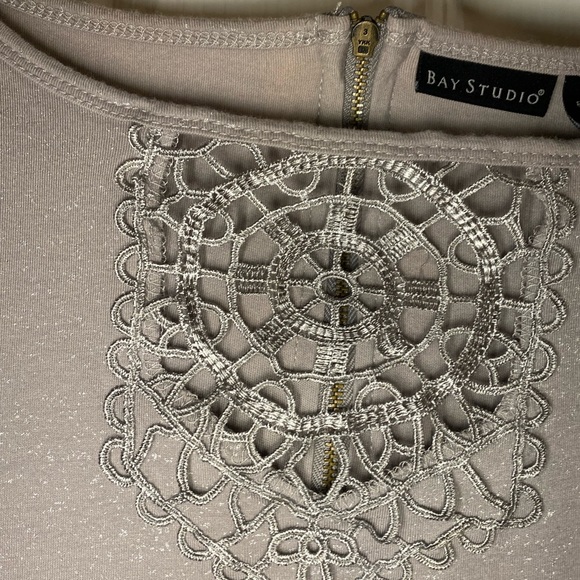 EUC Bay Studio taupe sheen top with exposed back zipper. - Picture 3 of 8